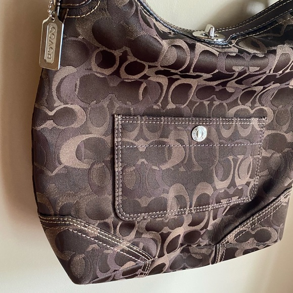 Gorgeous authentic Signature Coach Shoulder Bag - Picture 10 of 11